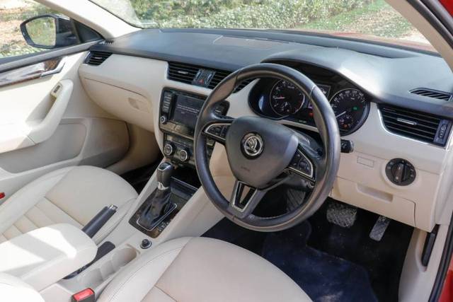 https://images10.gaadi.com/usedgaadi-sellcar/UsedCar/f536609fa/eb485d7d-edd7-4848-b962-9a0bd837757a.jpeg?imwidth=6401