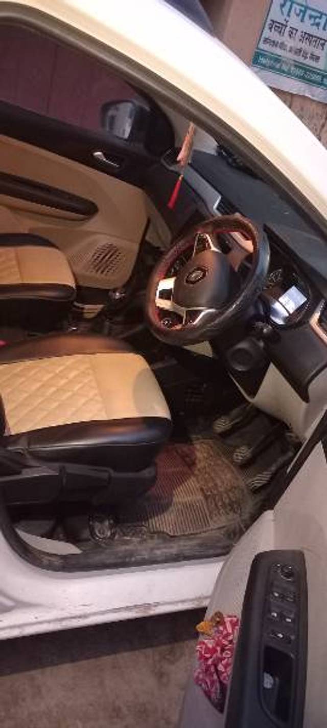 https://images10.gaadi.com/usedgaadi-sellcar/UsedCar/f536a64ba/5aeb7d3b-d2ec-4845-9fb4-c0548ce840ab.jpg?imwidth=6402
