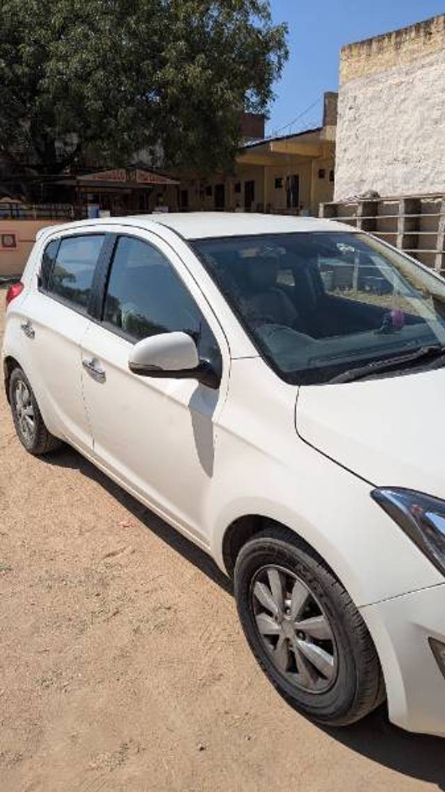 https://images10.gaadi.com/usedgaadi-sellcar/UsedCar/f536afdea/97159df8-2192-4715-a5ae-10b7eb1642c4.jpg?imwidth=6400