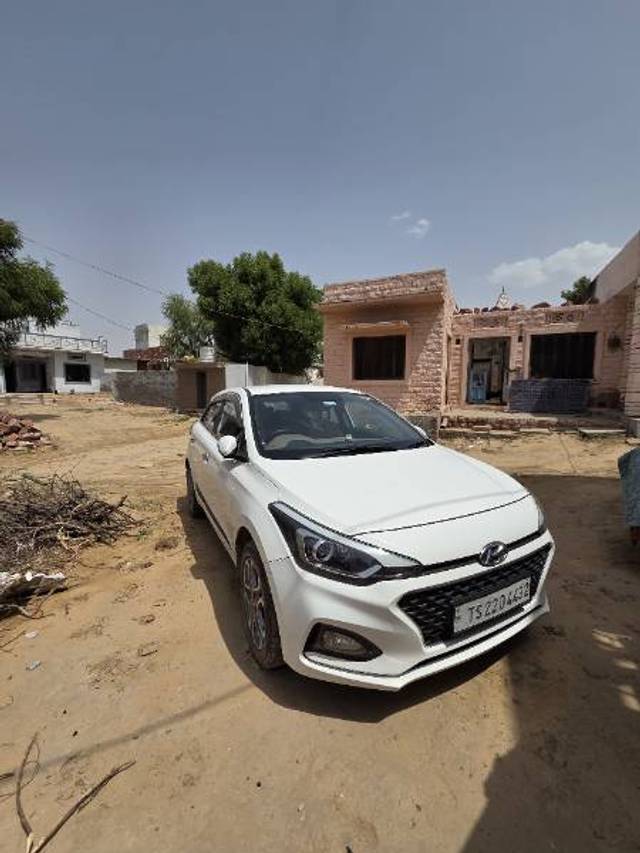 https://images10.gaadi.com/usedgaadi-sellcar/UsedCar/f5378497a/58c4fab6-a46a-486b-9db9-3173b26067ea.jpg?imwidth=6400