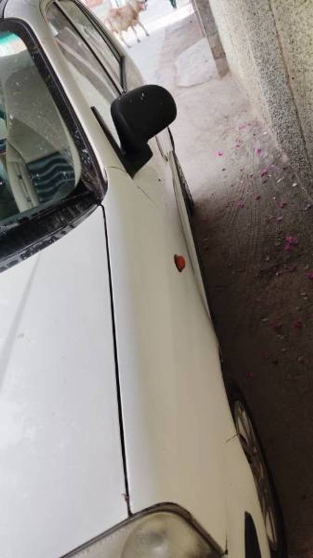 https://images10.gaadi.com/usedgaadi-sellcar/UsedCar/f537e22ea/ebef8ef5-a50e-42be-90ec-1daadc2e3119.jpg?imwidth=6401