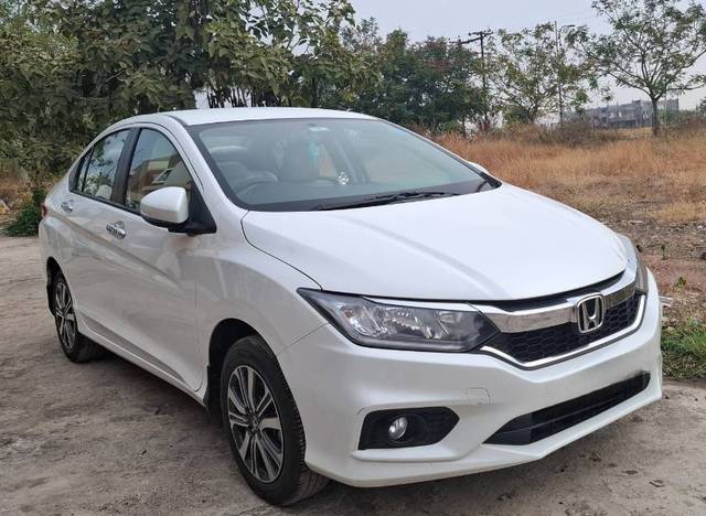 https://images10.gaadi.com/usedgaadi-sellcar/UsedCar/f5385a99a/7bcb5f53-500d-42a3-b031-35b31765709b.jpg?imwidth=6400