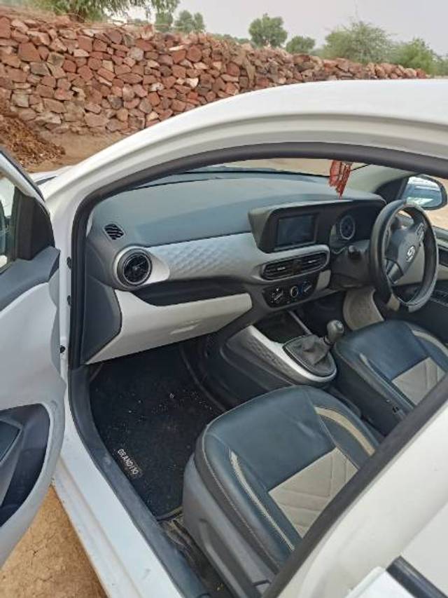 https://images10.gaadi.com/usedgaadi-sellcar/UsedCar/f5386373a/93364300-7b6a-4d49-a95e-ef2d9e8a7faf.jpg?imwidth=6402
