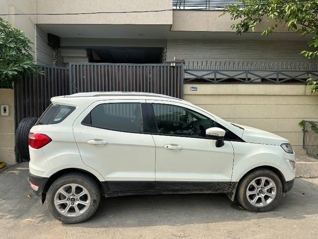 https://images10.gaadi.com/usedgaadi-sellcar/UsedCar/f5388dcba/00064243-bd05-41b4-854a-b4af75bdd0b5.jpeg?imwidth=6402