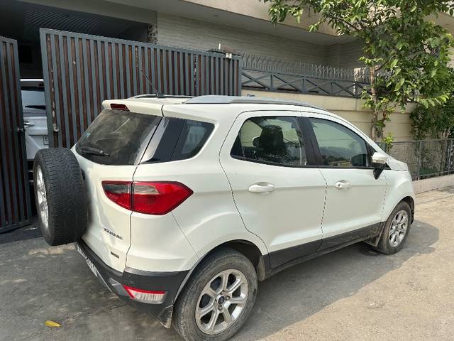 https://images10.gaadi.com/usedgaadi-sellcar/UsedCar/f5388dcba/b9825763-5e1c-4a33-80ae-95ebbdeb1610.jpeg?imwidth=6401