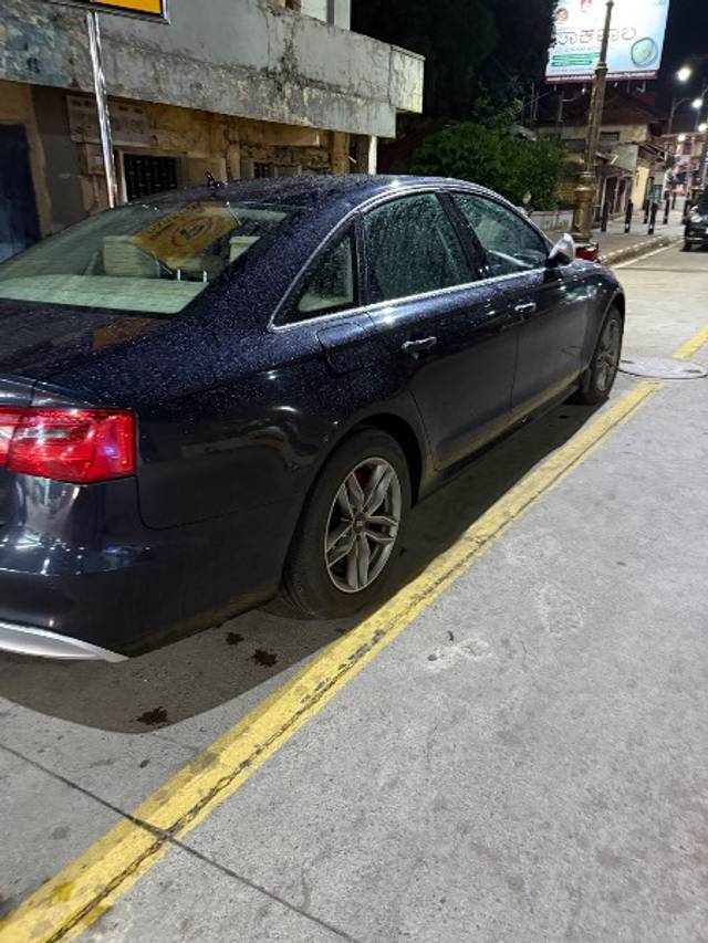 https://images10.gaadi.com/usedgaadi-sellcar/UsedCar/f53a0bffa/4d35a1d7-e77c-4c71-8140-e7919f9c5450.jpeg?imwidth=6401