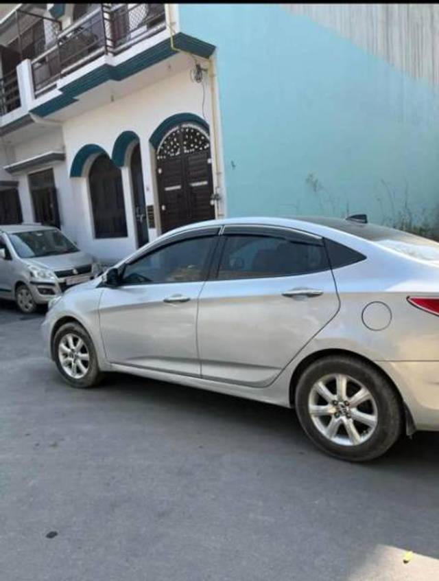 https://images10.gaadi.com/usedgaadi-sellcar/UsedCar/f53a1f87a/97bf685f-b3e1-403e-a830-23b8e6153e9f.jpg?imwidth=6402