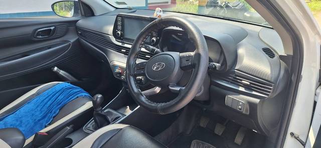 https://images10.gaadi.com/usedgaadi-sellcar/UsedCar/f53a37f8a/54388f10-1b49-488d-a5d1-2453bff3d3d6.jpg?imwidth=6402