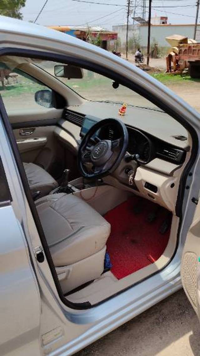 https://images10.gaadi.com/usedgaadi-sellcar/UsedCar/f53aa093a/90f23996-72e6-4aa5-ac6b-1a3bcbb9b32c.jpg?imwidth=6402