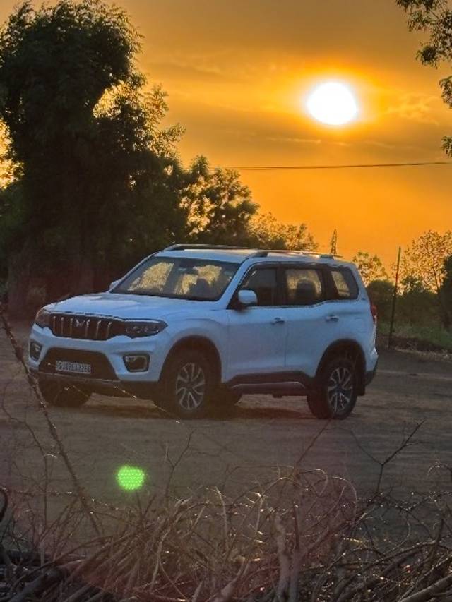 https://images10.gaadi.com/usedgaadi-sellcar/UsedCar/f53aea5fa/2ab96b47-0627-4973-a49f-6c532b6866ef.jpeg?imwidth=6400