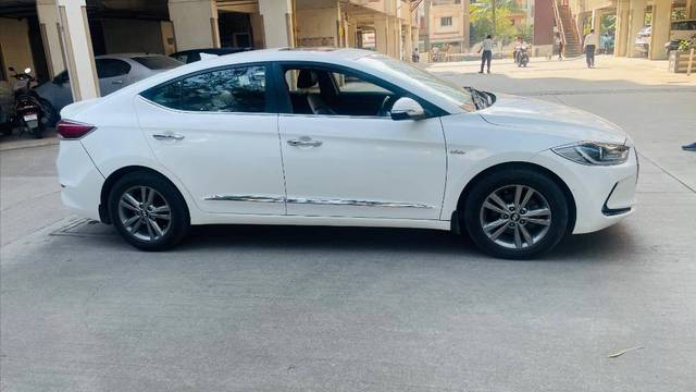 https://images10.gaadi.com/usedgaadi-sellcar/UsedCar/f53b1229a/d6a3bb8a-26b9-4ef8-8c63-f1e4613e4632.jpg?imwidth=6401