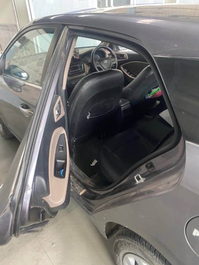 https://images10.gaadi.com/usedgaadi-sellcar/UsedCar/f53b84a5a/80e4c072-ca3a-4b17-b8f7-9fd245632850.jpeg?imwidth=6402