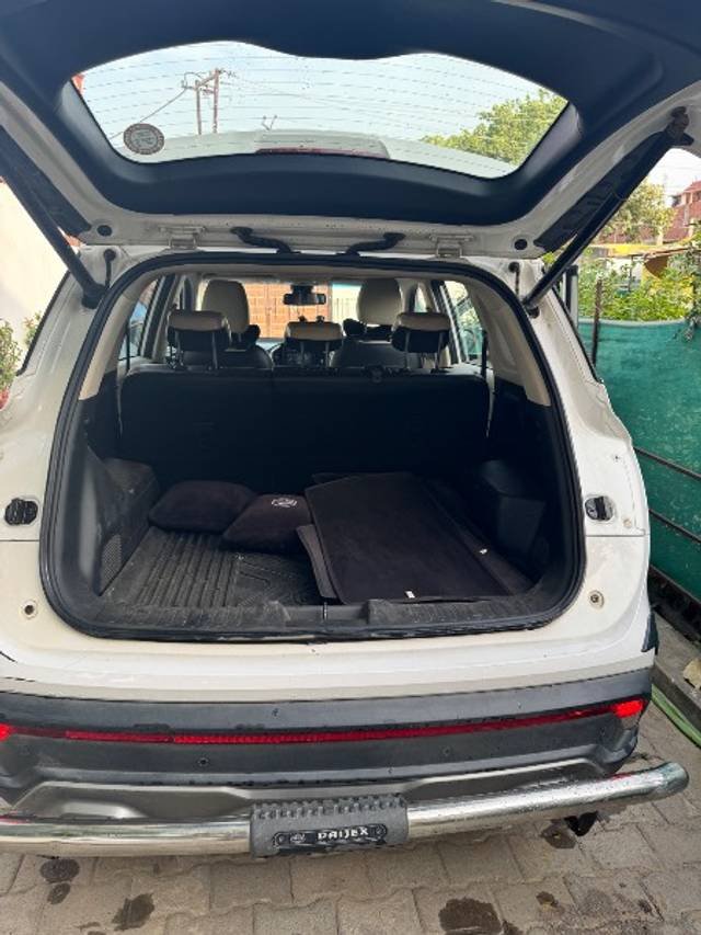 https://images10.gaadi.com/usedgaadi-sellcar/UsedCar/f53bd6c2a/13cb0ea0-00a3-4d3e-a9b1-f1a21648e754.jpeg?imwidth=6402