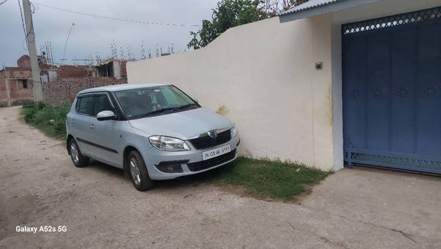 https://images10.gaadi.com/usedgaadi-sellcar/UsedCar/f53c2c8aa/d752f825-289a-4945-a601-2afb835d4e0f.jpg?imwidth=6400