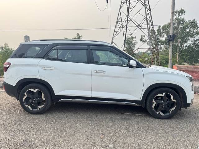 https://images10.gaadi.com/usedgaadi-sellcar/UsedCar/f53c3233a/64f7c414-ce49-4f7c-8d38-c4ab90ba8133.jpeg?imwidth=6401