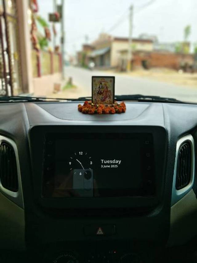 https://images10.gaadi.com/usedgaadi-sellcar/UsedCar/f53cdce2a/33b2736c-dece-4009-94e1-fb6bac71e439.jpg?imwidth=6401