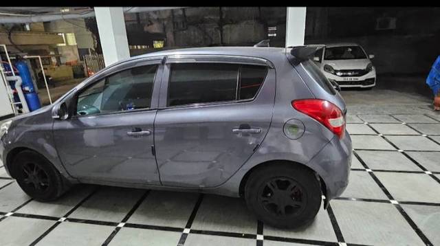 https://images10.gaadi.com/usedgaadi-sellcar/UsedCar/f53cf8aaa/7e3f2cb9-b16d-4a94-9110-fa3af2e1843a.jpg?imwidth=6400
