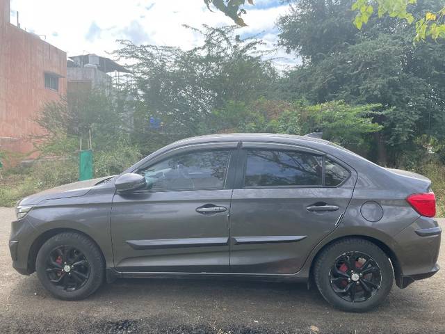 https://images10.gaadi.com/usedgaadi-sellcar/UsedCar/f53d8462a/fcddcd81-bc14-4e6c-ba29-d5fa3e9285ce.jpeg?imwidth=6402