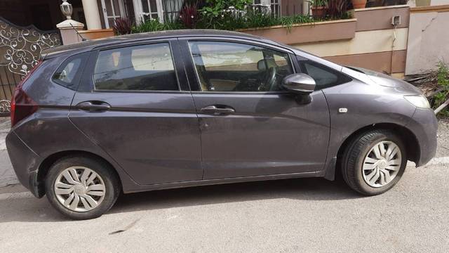 https://images10.gaadi.com/usedgaadi-sellcar/UsedCar/f53dc0d9a/361b74f0-5e23-475a-bffe-c21d62488dd2.jpg?imwidth=6401