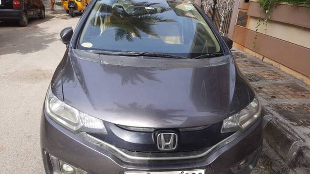 https://images10.gaadi.com/usedgaadi-sellcar/UsedCar/f53dc0d9a/4cb1e501-8d02-413c-9bc4-ba3a2072daf1.jpg?imwidth=6400