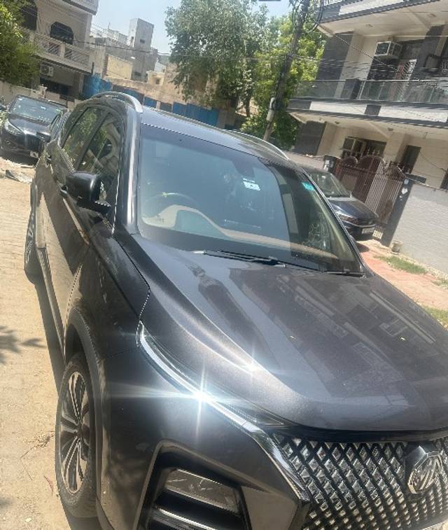 https://images10.gaadi.com/usedgaadi-sellcar/UsedCar/f53dca2ca/91cc025b-4bd5-431a-953d-aae99b59fcaa.jpeg?imwidth=6402
