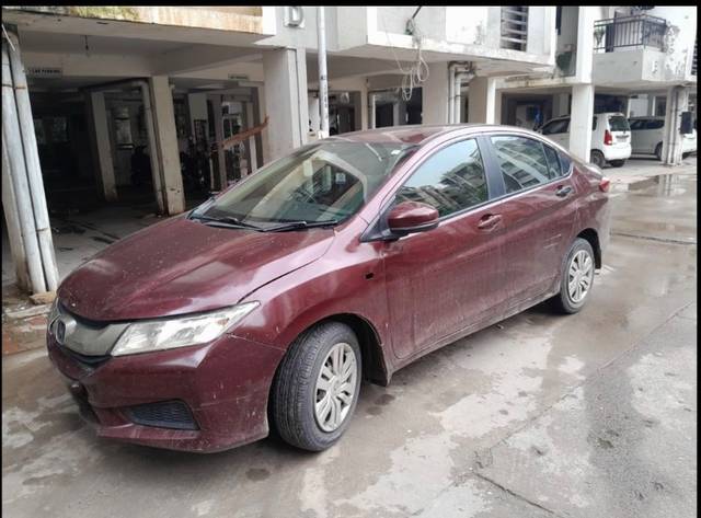 https://images10.gaadi.com/usedgaadi-sellcar/UsedCar/f53dedf9a/7edf51af-d455-4c5a-9695-d02a2d8b34d0.jpeg?imwidth=6400
