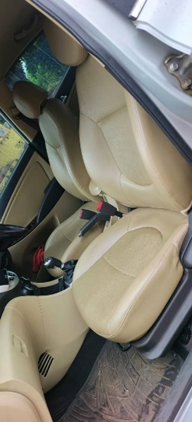 https://images10.gaadi.com/usedgaadi-sellcar/UsedCar/f53e1038a/f49c5ce0-92c1-4db6-bb5a-d0a1b333e1e0.jpeg?imwidth=6402