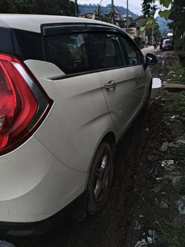 https://images10.gaadi.com/usedgaadi-sellcar/UsedCar/f53e9138a/97022351-2969-4e1e-813c-5fdce4f5b4fa.jpg?imwidth=6401