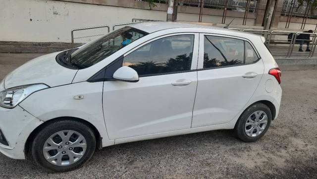 https://images10.gaadi.com/usedgaadi-sellcar/UsedCar/f53f0d83a/bce46601-7710-4505-a0ac-b4645df70d5e.jpg?imwidth=6400