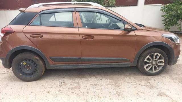 https://images10.gaadi.com/usedgaadi-sellcar/UsedCar/f540264ca/0b989eea-8249-4ba9-889a-b41858e7ac38.jpg?imwidth=6401
