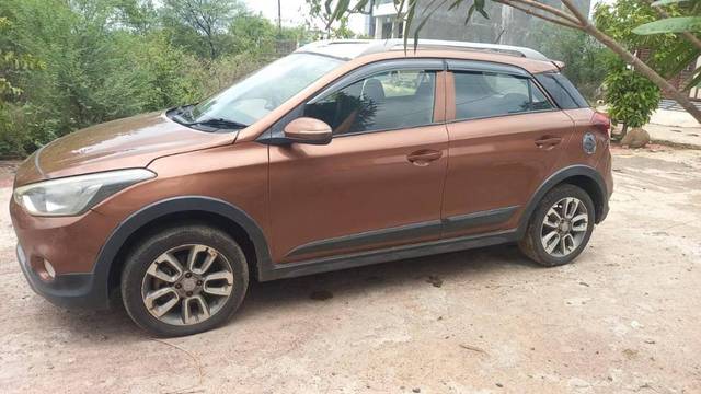 https://images10.gaadi.com/usedgaadi-sellcar/UsedCar/f540264ca/d16a6ecb-c7b2-4c73-8ff9-8127213aa7bb.jpg?imwidth=6400