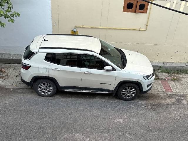 https://images10.gaadi.com/usedgaadi-sellcar/UsedCar/f541036ca/0159c841-3bc1-478e-ae13-a4489fbbb83c.jpg?imwidth=6400