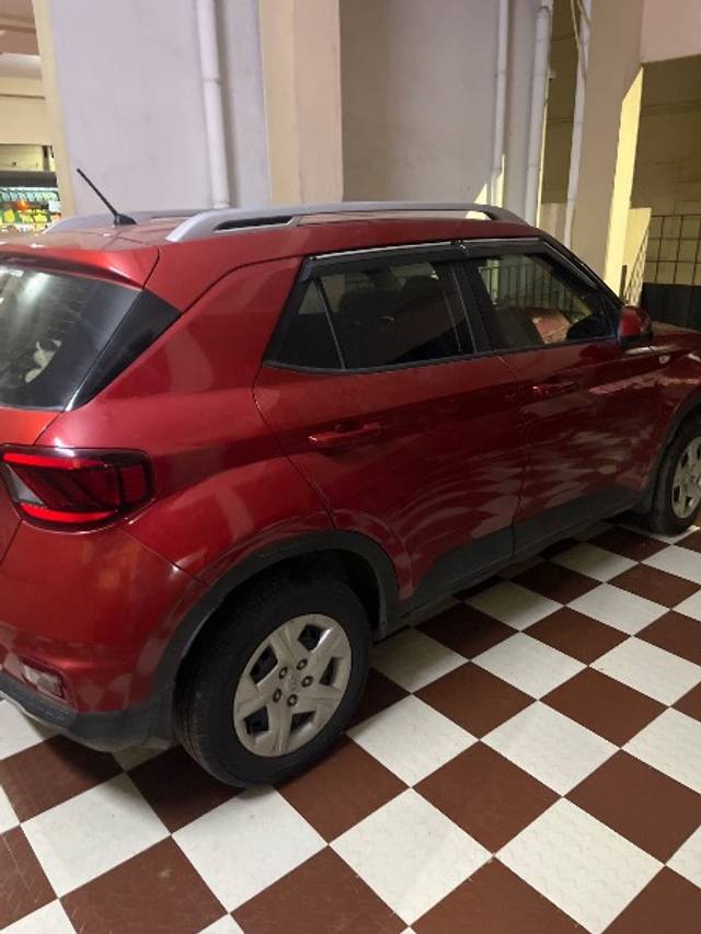 https://images10.gaadi.com/usedgaadi-sellcar/UsedCar/f5410c25a/f563b487-1a44-40f5-bbe2-15b6da358387.jpg?imwidth=6401