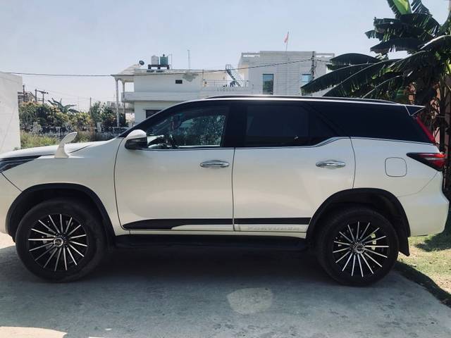 https://images10.gaadi.com/usedgaadi-sellcar/UsedCar/f54135dea/154ccbe7-2298-4c5b-9c13-134f84641609.jpeg?imwidth=6402