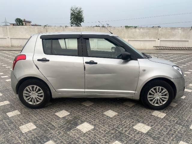 https://images10.gaadi.com/usedgaadi-sellcar/UsedCar/f541820ba/f2fabcff-ea80-4114-8067-0b24adb725cc.jpeg?imwidth=6401