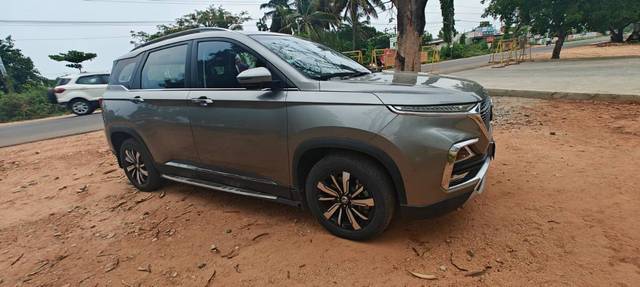 https://images10.gaadi.com/usedgaadi-sellcar/UsedCar/f541f52aa/4d44f532-eadb-4571-852e-86469faf2081.jpg?imwidth=6400