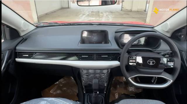 https://images10.gaadi.com/usedgaadi-sellcar/UsedCar/f5421199a/e282aed3-2f85-4360-b358-f7d77aaae9a3.jpg?imwidth=6402