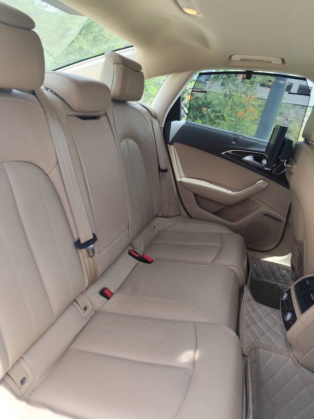 https://images10.gaadi.com/usedgaadi-sellcar/UsedCar/f542751da/9092d19d-6b09-45a6-aebc-6955b2c4b063.jpeg?imwidth=6402