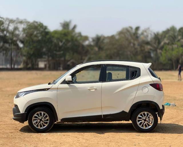 https://images10.gaadi.com/usedgaadi-sellcar/UsedCar/f542a3f5a/555f2635-6844-4f35-9179-16147e1b418c.jpg?imwidth=6401