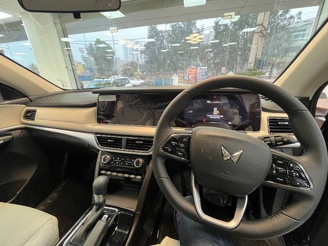 https://images10.gaadi.com/usedgaadi-sellcar/UsedCar/f542baf0a/c9b6b78d-ae90-4a48-93b1-ecb0f4321727.jpeg?imwidth=6402