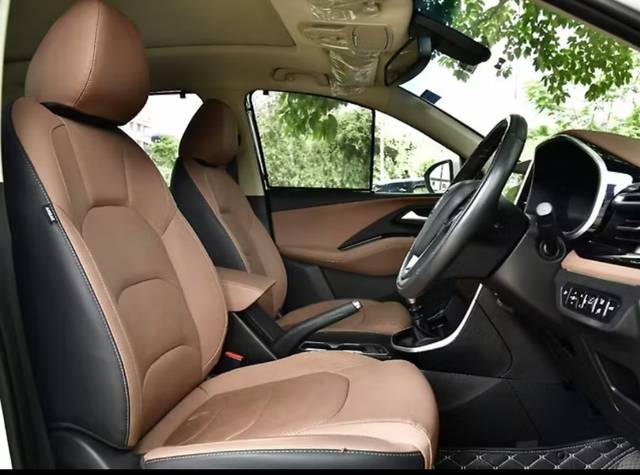 https://images10.gaadi.com/usedgaadi-sellcar/UsedCar/f542ce05a/cc93a0ad-cee3-432e-8099-a60b631d9886.jpeg?imwidth=6402