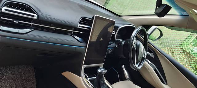 https://images10.gaadi.com/usedgaadi-sellcar/UsedCar/f542e5bca/6331c15e-f439-48eb-b326-cd4b29a97590.jpg?imwidth=6401