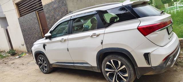 https://images10.gaadi.com/usedgaadi-sellcar/UsedCar/f542e5bca/7288c222-6942-413c-9a8e-d5420fb45482.jpg?imwidth=6402