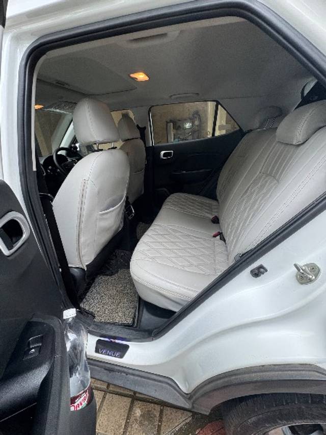 https://images10.gaadi.com/usedgaadi-sellcar/UsedCar/f5430760a/6f48df3b-4465-4303-834a-b6ecef551bf2.jpeg?imwidth=6402