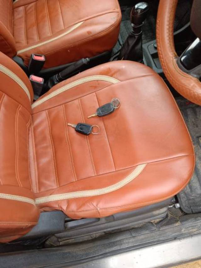 https://images10.gaadi.com/usedgaadi-sellcar/UsedCar/f54428e6a/38ea61e6-d5d4-4a74-af5e-d0f05eb44655.jpg?imwidth=6401