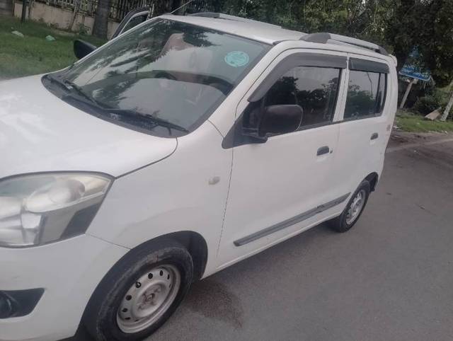 https://images10.gaadi.com/usedgaadi-sellcar/UsedCar/f5446d73a/b9287056-348a-4c81-b76b-565d6aa22f11.jpg?imwidth=6400