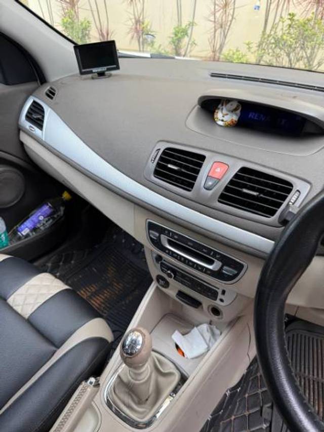 https://images10.gaadi.com/usedgaadi-sellcar/UsedCar/f544790fa/1f3b9383-539a-42d4-ae7e-b647c625f270.jpeg?imwidth=6402