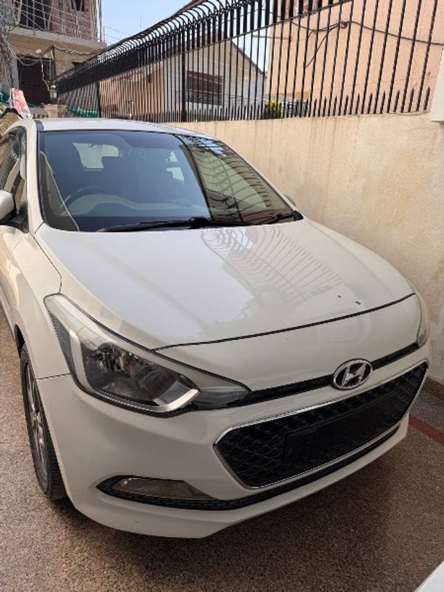 https://images10.gaadi.com/usedgaadi-sellcar/UsedCar/f544daffa/2af7bdaa-d06a-4412-a3e5-00f969533867.jpeg?imwidth=6401