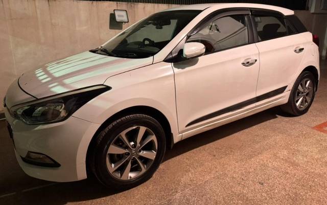 https://images10.gaadi.com/usedgaadi-sellcar/UsedCar/f544daffa/3990a9ea-312f-478a-b985-53106f4abaaf.jpeg?imwidth=6402