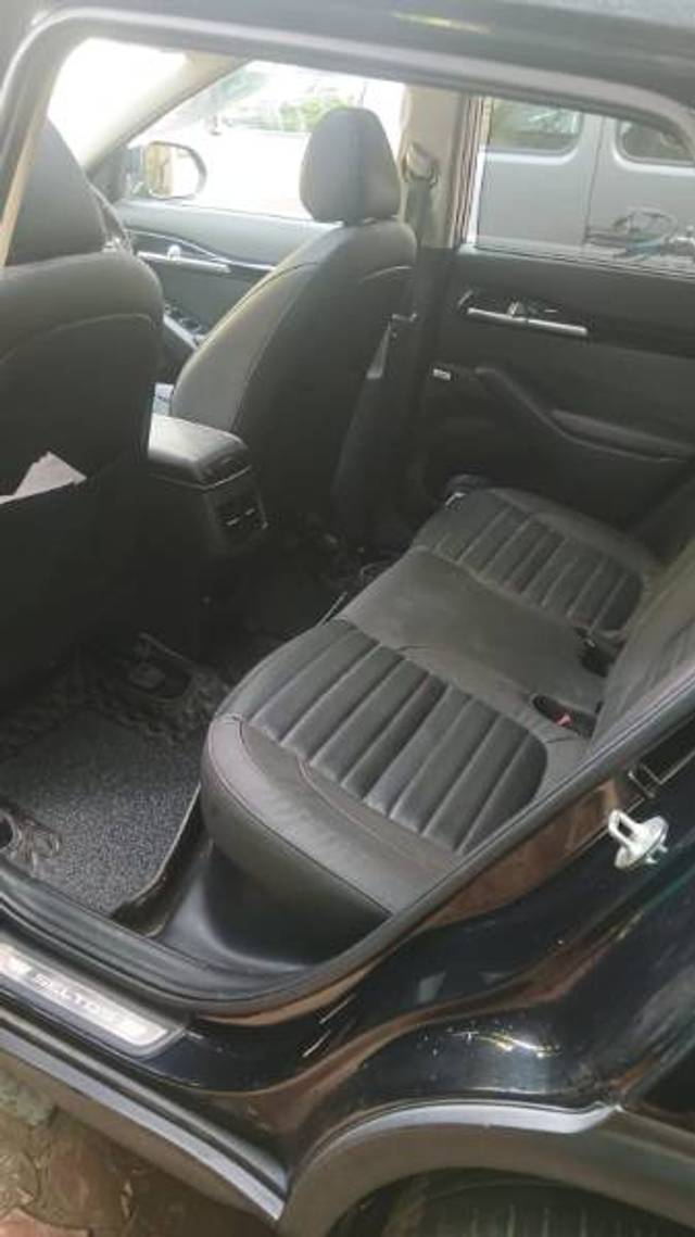 https://images10.gaadi.com/usedgaadi-sellcar/UsedCar/f5457e21a/52782482-5377-4f0a-8e78-1869061208af.jpg?imwidth=6402